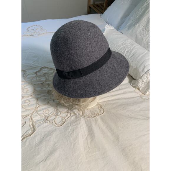 Croft and Barrow Bucket Hat Gray 100% Wool Felt Cloche Hat Black Bow Accent 20's - Picture 4 of 4